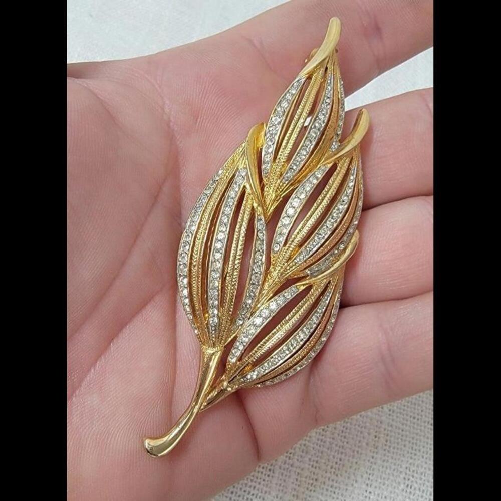 Stunning leaf gold tone rhinestones brooch B2